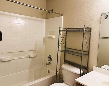 4513 Waterford Drive - Photo Thumbnail 5