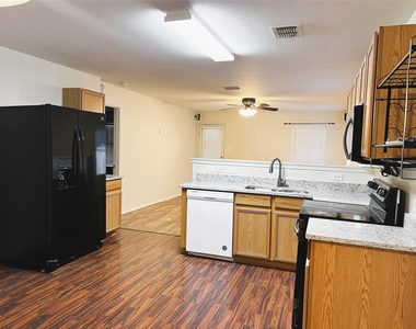 4513 Waterford Drive - Photo Thumbnail 13