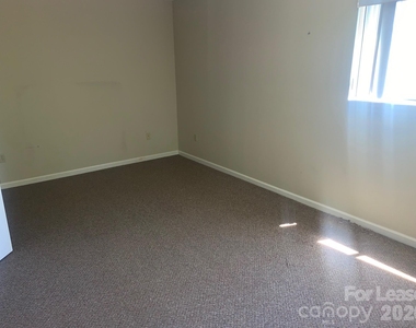 90 Apple Tree Lane - Photo Thumbnail 6