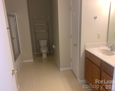90 Apple Tree Lane - Photo Thumbnail 3