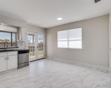 1242 Delores Drive - Photo Thumbnail 5