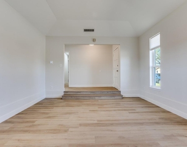 1242 Delores Drive - Photo Thumbnail 4