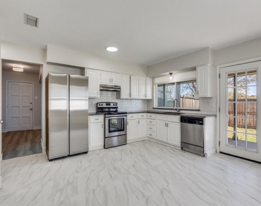 1242 Delores Drive - Photo Thumbnail 6