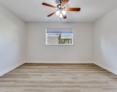 1242 Delores Drive - Photo Thumbnail 11