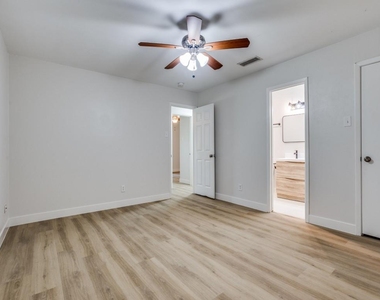 1242 Delores Drive - Photo Thumbnail 18