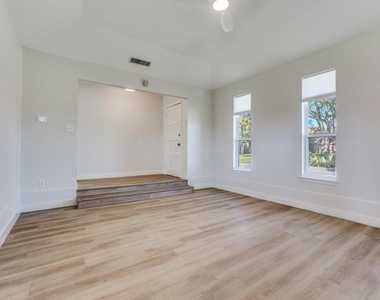 1242 Delores Drive - Photo Thumbnail 3