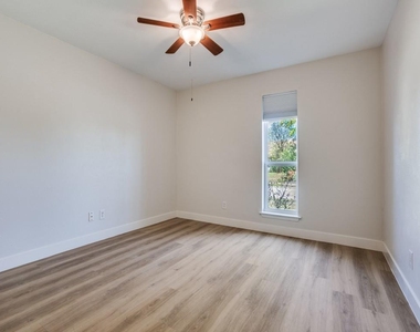 1242 Delores Drive - Photo Thumbnail 16
