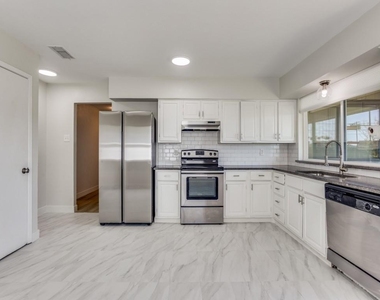 1242 Delores Drive - Photo Thumbnail 9