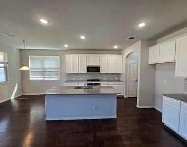2009 Rosebury Lane - Photo Thumbnail 7