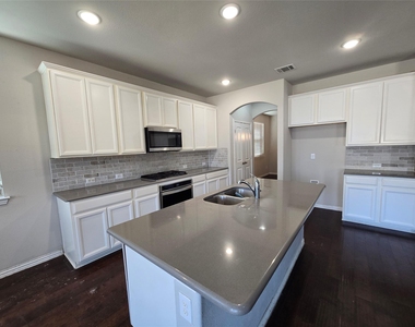2009 Rosebury Lane - Photo Thumbnail 5