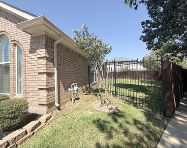 2749 Crystal Glenn Circle - Photo Thumbnail 1