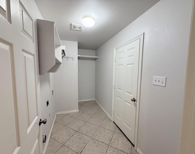 2749 Crystal Glenn Circle - Photo Thumbnail 24