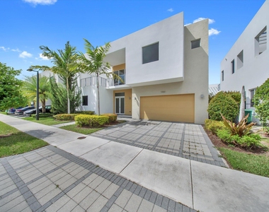 10081 Nw 75th Terrace - Photo Thumbnail 1