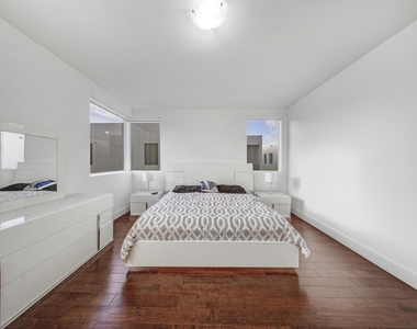 10081 Nw 75th Terrace - Photo Thumbnail 18