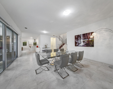 10081 Nw 75th Terrace - Photo Thumbnail 5