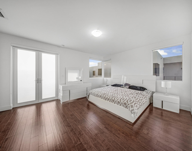 10081 Nw 75th Terrace - Photo Thumbnail 19