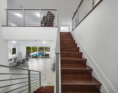 10081 Nw 75th Terrace - Photo Thumbnail 12