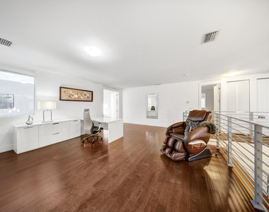 10081 Nw 75th Terrace - Photo Thumbnail 15