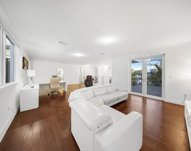 10081 Nw 75th Terrace - Photo Thumbnail 17