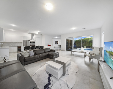 10081 Nw 75th Terrace - Photo Thumbnail 7