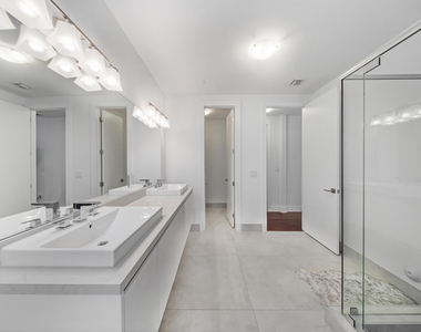 10081 Nw 75th Terrace - Photo Thumbnail 22