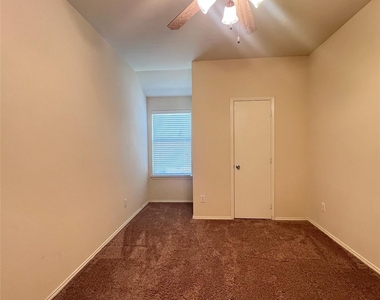 2049 Helmoken Falls Drive - Photo Thumbnail 9
