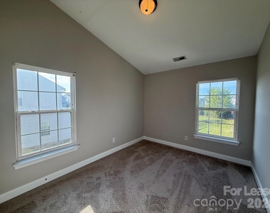 295 Halton Crossing Drive - Photo Thumbnail 11