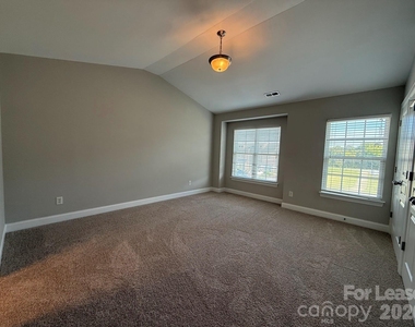 295 Halton Crossing Drive - Photo Thumbnail 8