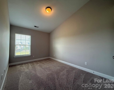 295 Halton Crossing Drive - Photo Thumbnail 13