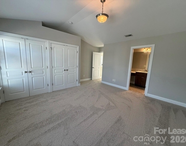 295 Halton Crossing Drive - Photo Thumbnail 9