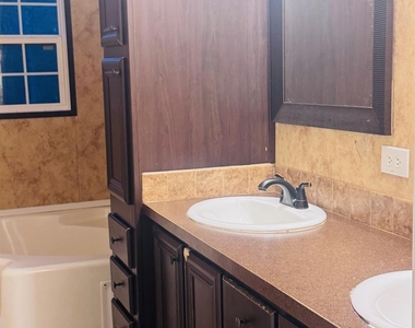 212 Cedar Court - Photo Thumbnail 7