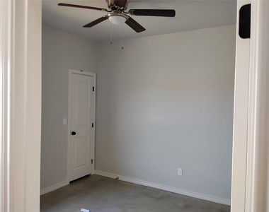 1012 Wooded Hollow Court - Photo Thumbnail 5