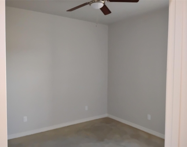 1012 Wooded Hollow Court - Photo Thumbnail 7