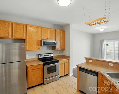 12244 Stratfield Place Circle - Photo Thumbnail 10