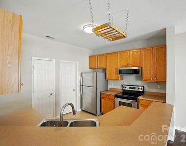 12244 Stratfield Place Circle - Photo Thumbnail 9
