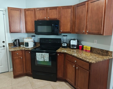 2506 Creekside Drive - Photo Thumbnail 9