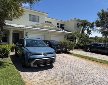 2506 Creekside Drive - Photo Thumbnail 2