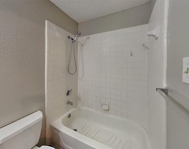 4509 Ebbtide Court - Photo Thumbnail 12