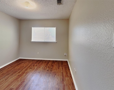 4509 Ebbtide Court - Photo Thumbnail 13