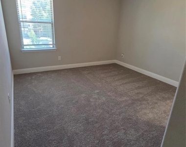 6416 Hermosa Drive - Photo Thumbnail 16