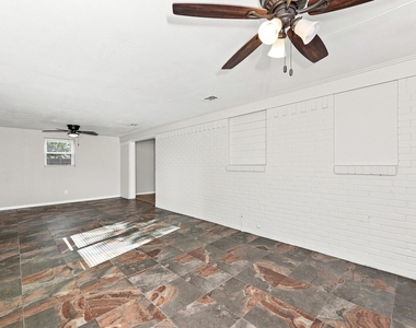 313 Mccurdy Street - Photo Thumbnail 6