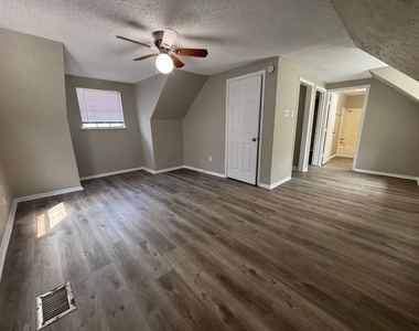 715 Eastham Lane - Photo Thumbnail 3