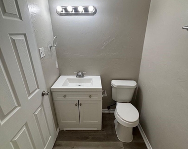 715 Eastham Lane - Photo Thumbnail 11