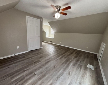 715 Eastham Lane - Photo Thumbnail 4