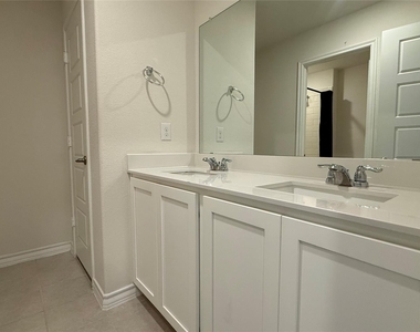 304 Duke Court - Photo Thumbnail 13