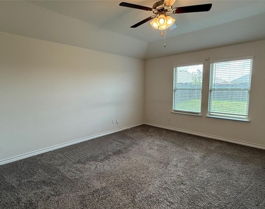 304 Duke Court - Photo Thumbnail 8