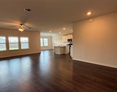 304 Duke Court - Photo Thumbnail 4