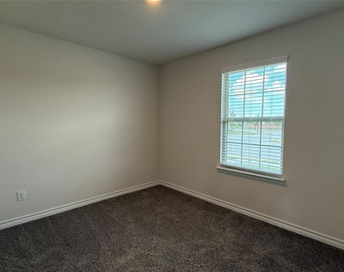 304 Duke Court - Photo Thumbnail 9