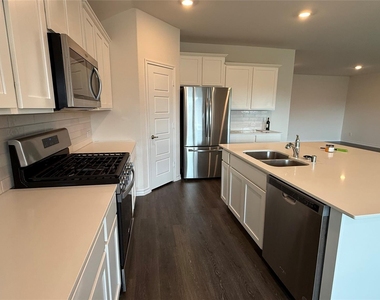 304 Duke Court - Photo Thumbnail 6