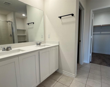 304 Duke Court - Photo Thumbnail 14